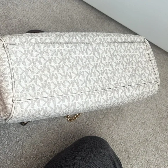 MK large jet set logo tote EUC - Picture 6 of 10